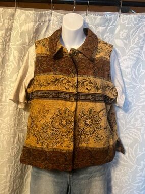 VINTAGE Woven Floral Button-Front Vest in Mustard Brown